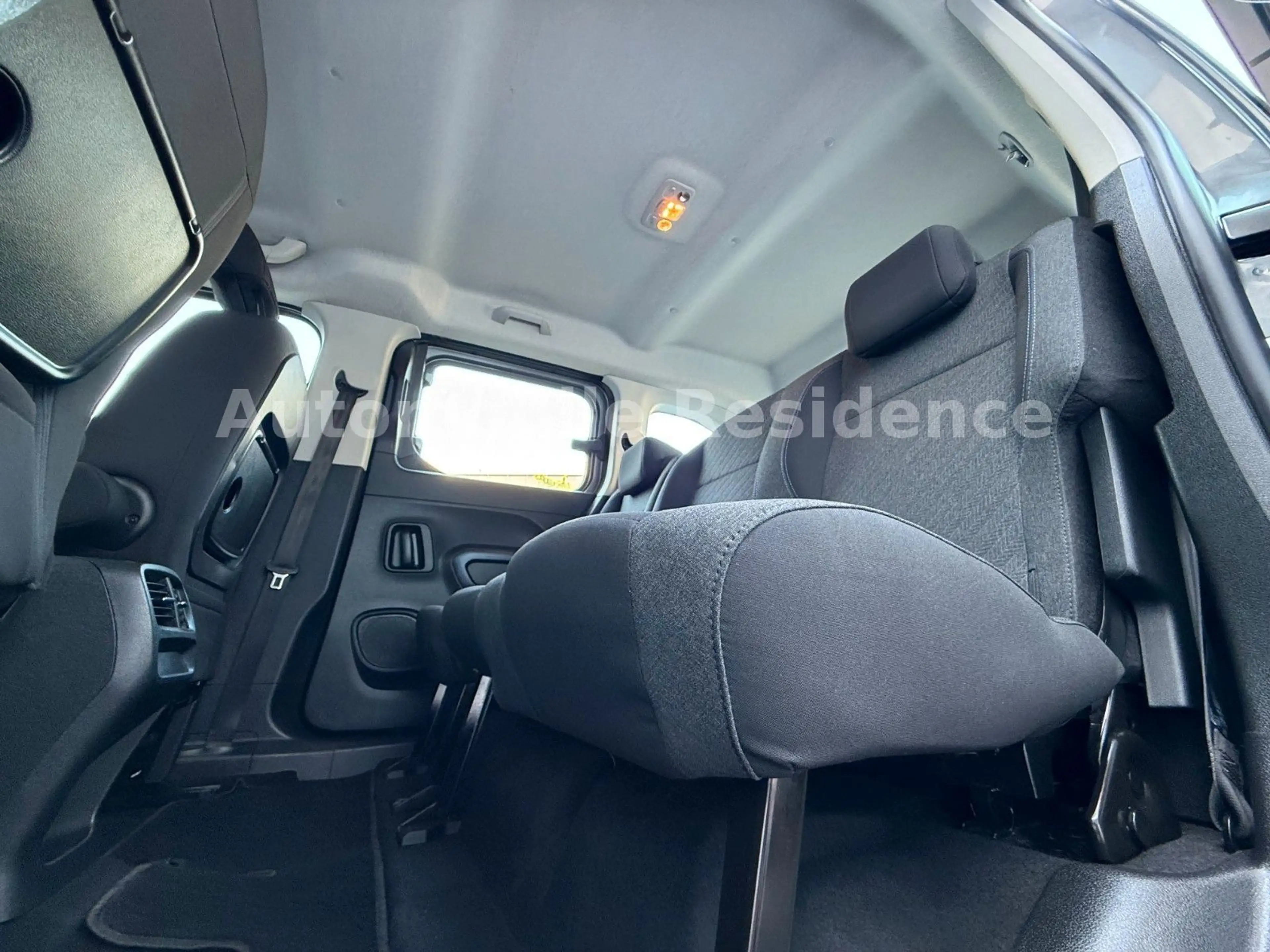 Peugeot Rifter Allure L1 1.2*NAVI*AHK*MFL*TEMP*LED*TOP* — photo 11