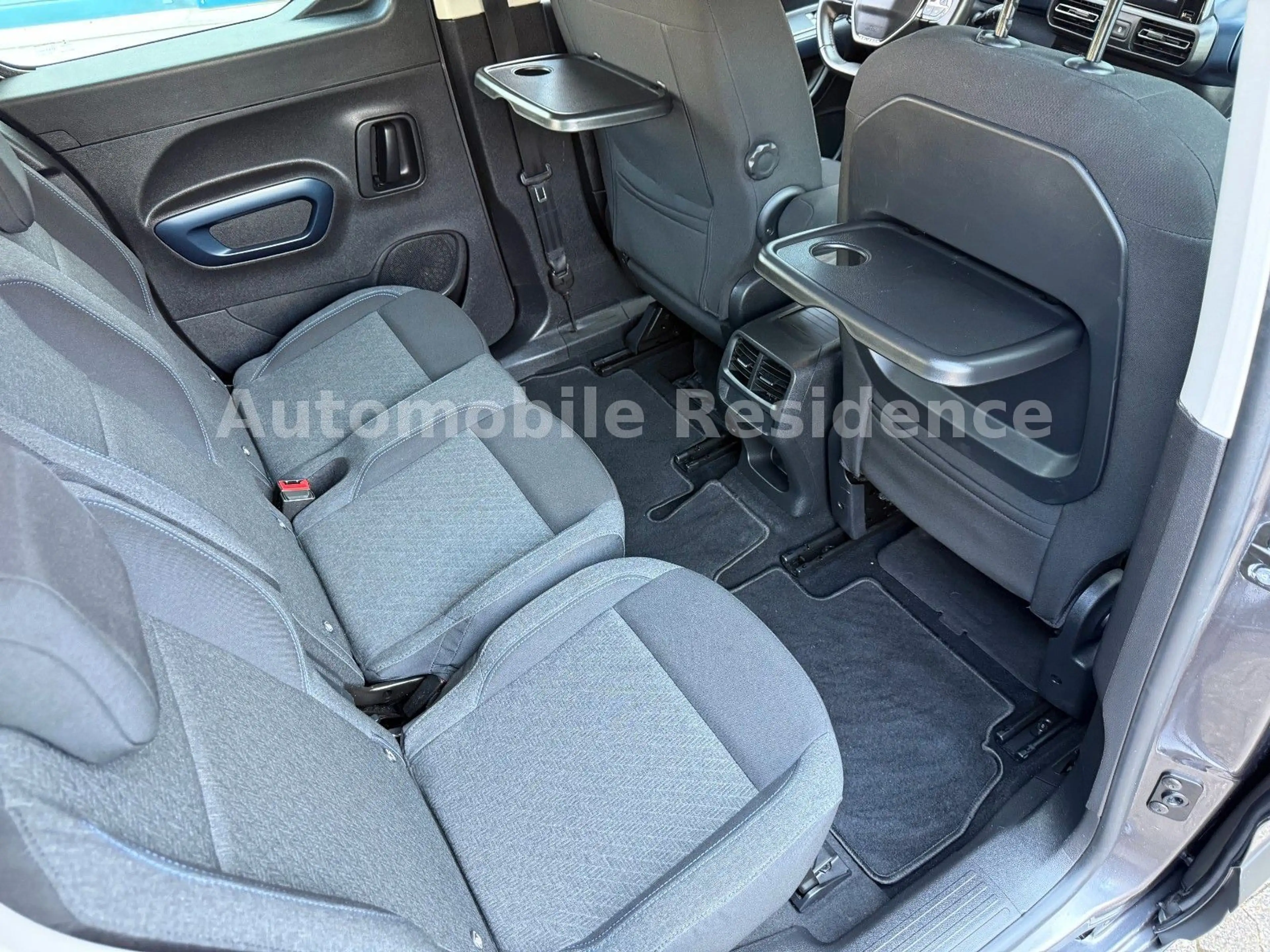 Peugeot Rifter Allure L1 1.2*NAVI*AHK*MFL*TEMP*LED*TOP* — photo 9