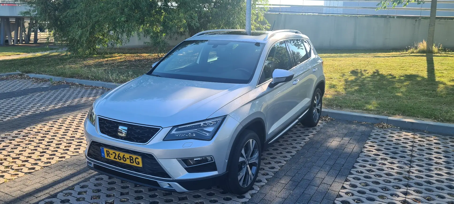 SEAT Ateca 1.4 EcoTSI Xcellence Grijs - 1
