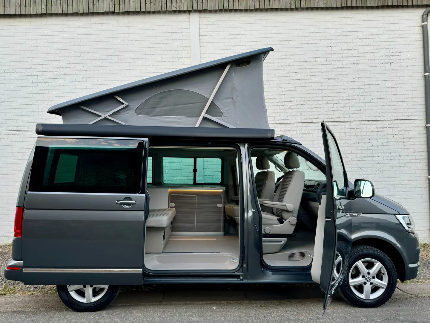 Volkswagen T6 California 2.0TDI DSG OCEAN ACC 37.107€ + TVA/BTW Gris - 1