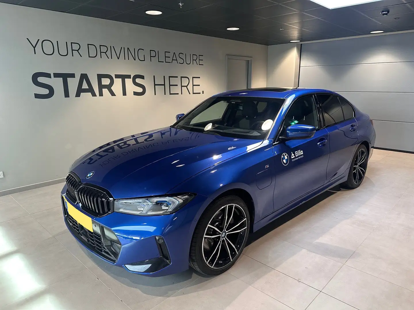 BMW 330 330e xDrive Berline Bleu - 1