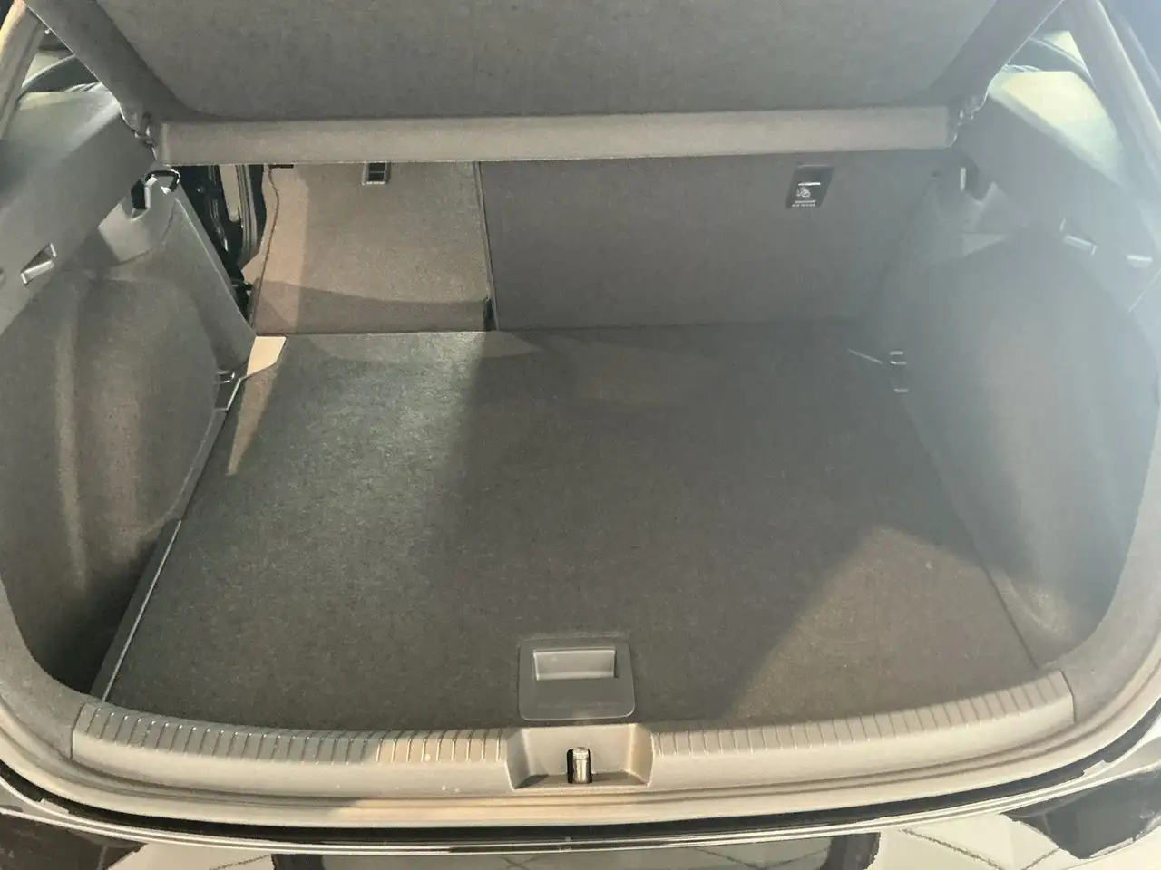 Volkswagen Taigo 1.0 TSI R-Line DSG | IQ.LIGHT | ACC | Sitz 14