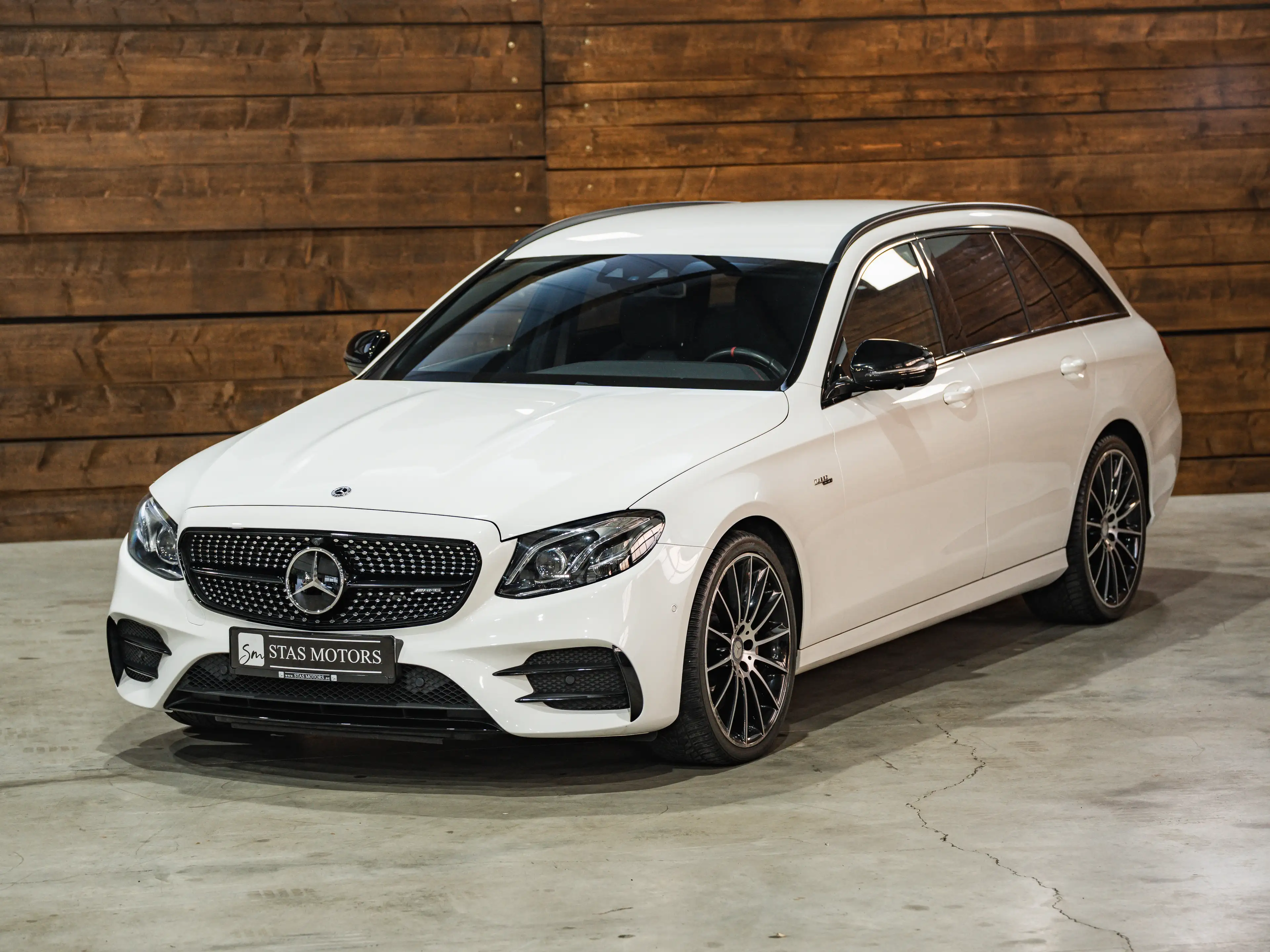 Mercedes-Benz E 53 AMG E 53 AMG T-MODELL 4Matic+*DISTRONIC*STANDHEIZUNG*SCHECKHEFT*GARANTIE — photo 2