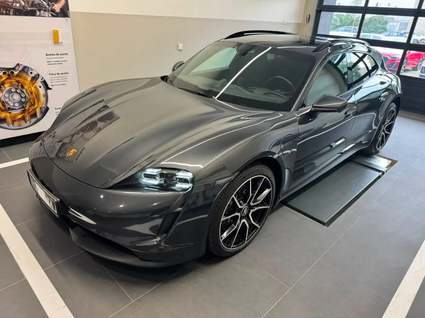 Porsche Taycan 4S Cross Turismo - 1