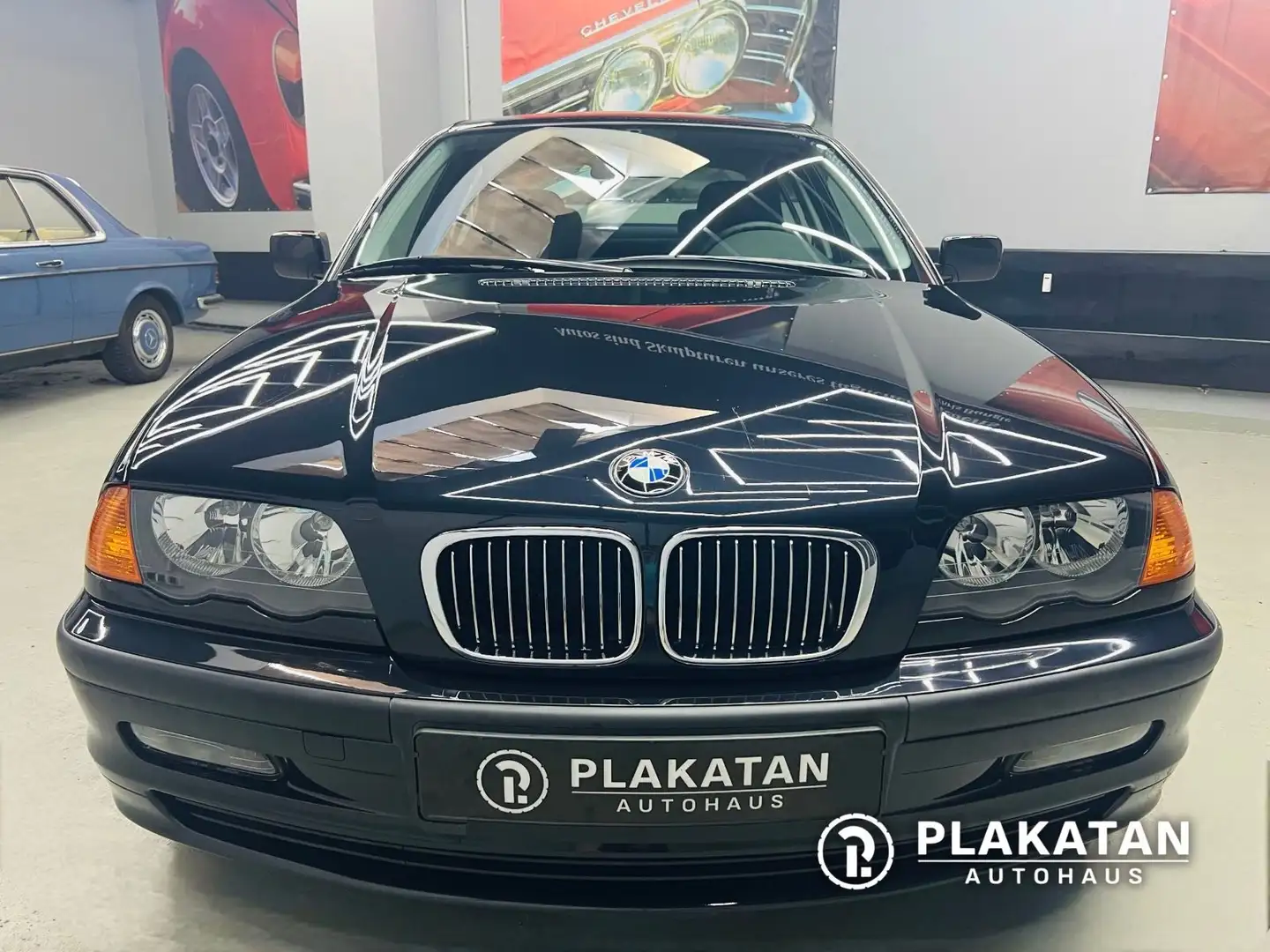 BMW 320 i Automatik 1Hand 6 Zylinder Wenig KM Zwart - 2