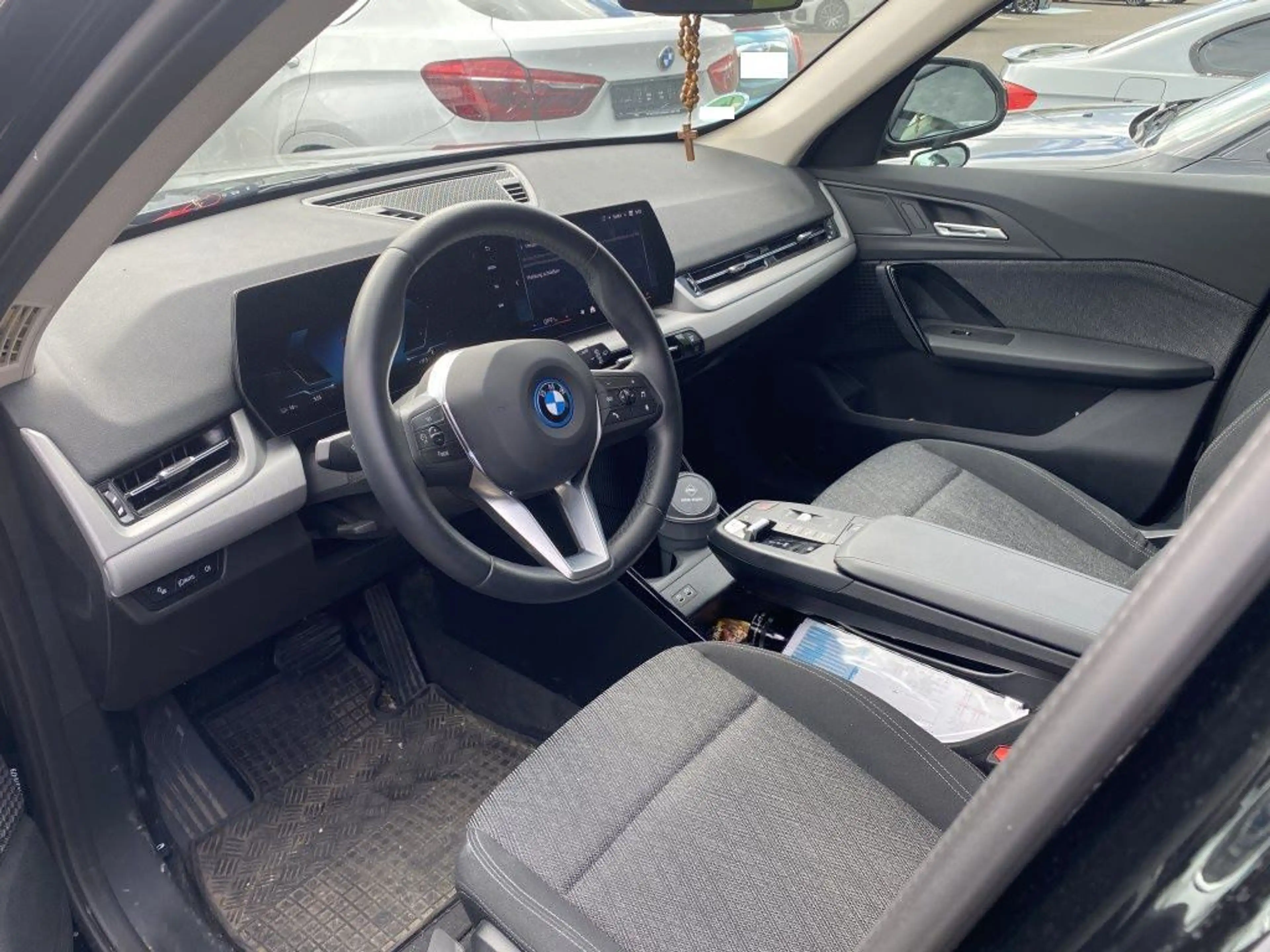 BMW iX1 iX1 eDrive20-Klimaaut-Navi-360°-Sitzhzg-AHKschwenkbar — photo 4