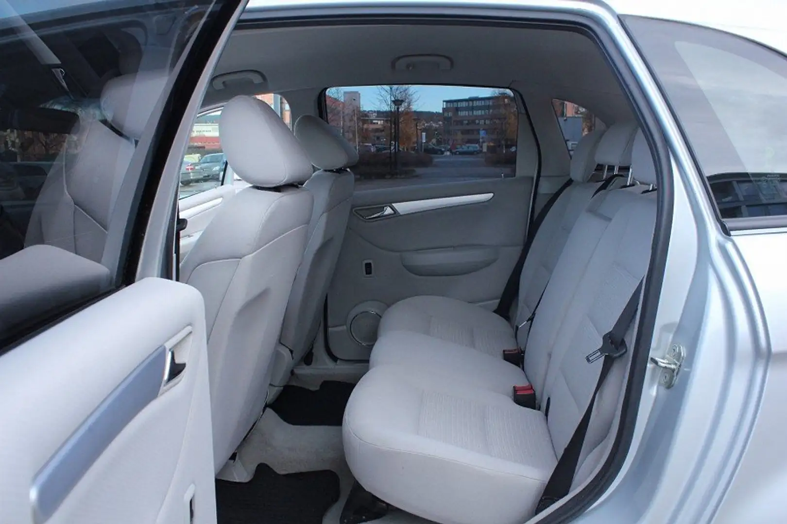 Mercedes-Benz B 200 CDI Šedá - 2