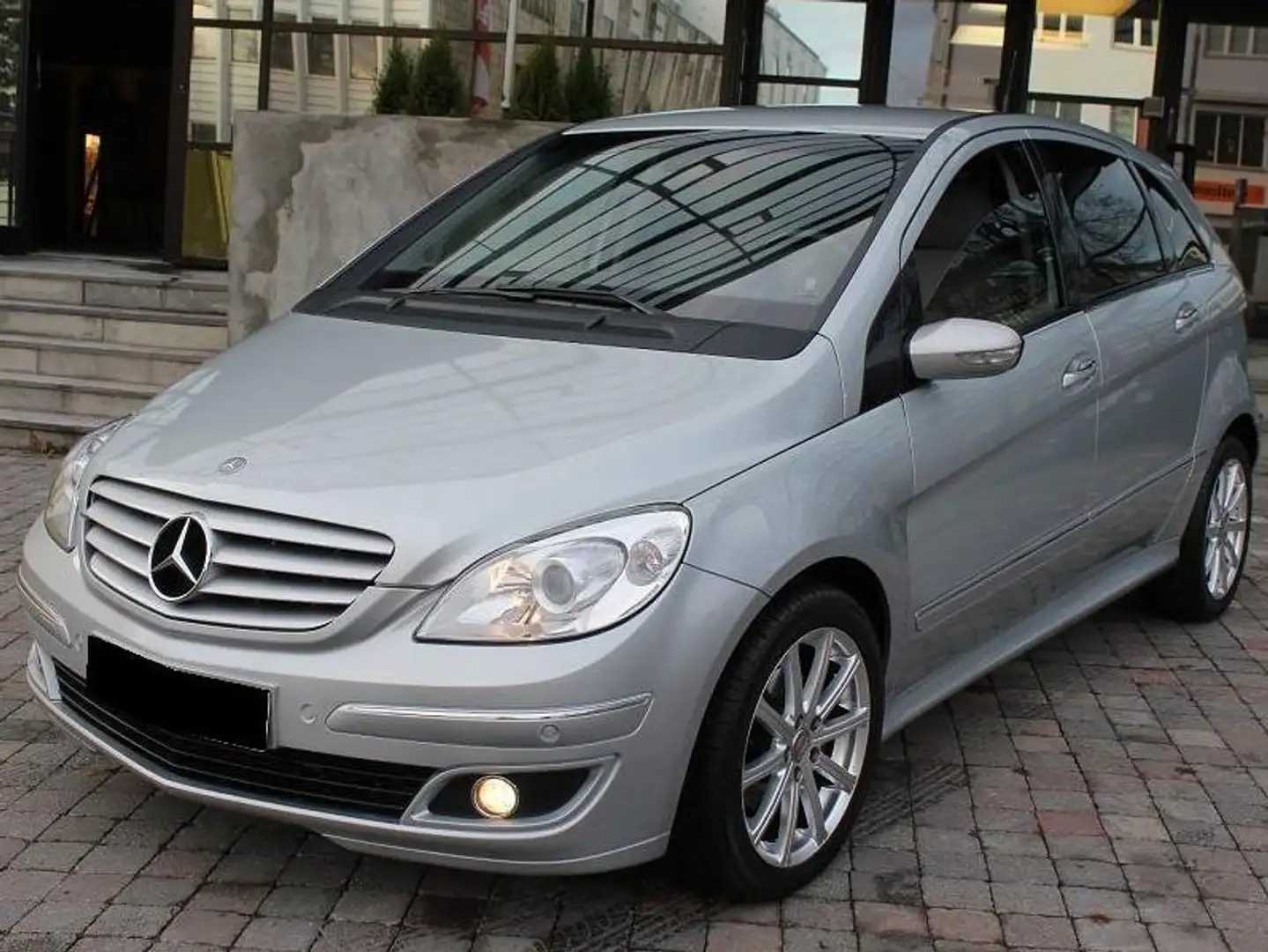 Mercedes-Benz B 200 CDI Šedá - 1