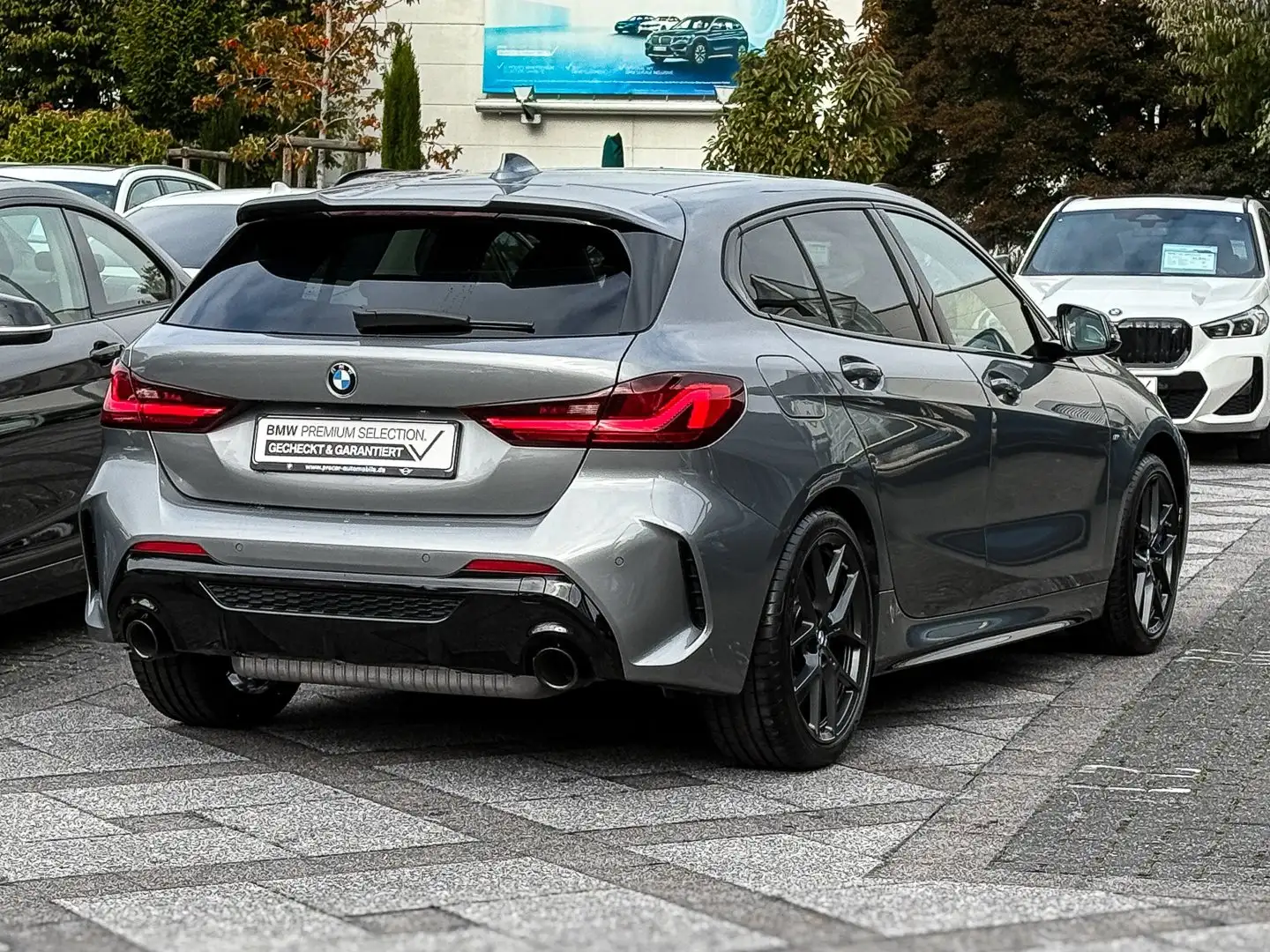 BMW 135 M135i xDrive ACC LED DAB HiFi LivCocProf Shadow FA Gris - 2