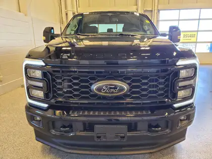 Black 2026 Ford F-250 Super Duty Lariat Crew Cab 4WD Pickup Truck Four-Wheel Drive Automatic