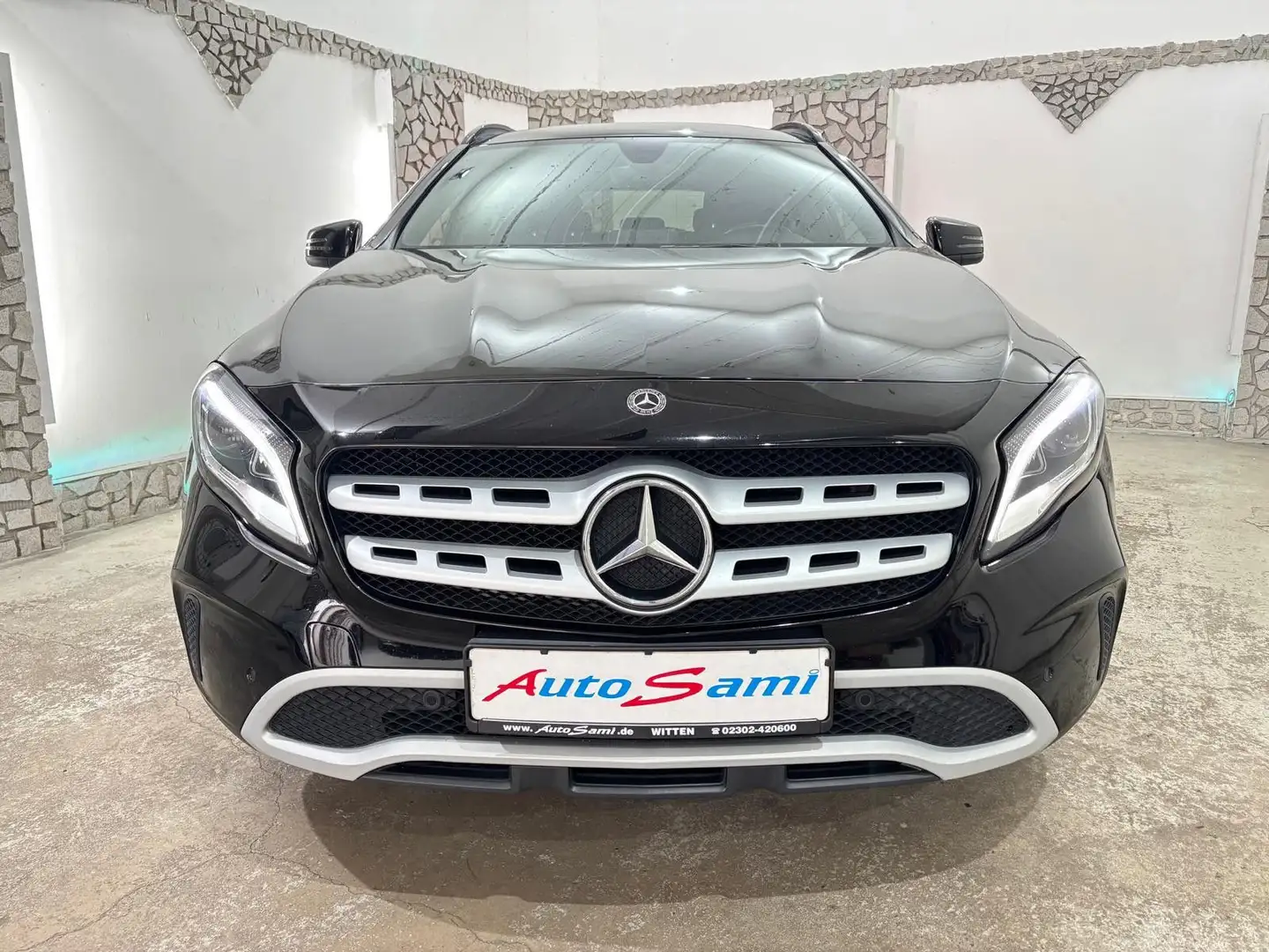 Mercedes-Benz GLA 180 OFFROAD-P NAVI KEYLESS-GO LED XENON TOP Noir - 2