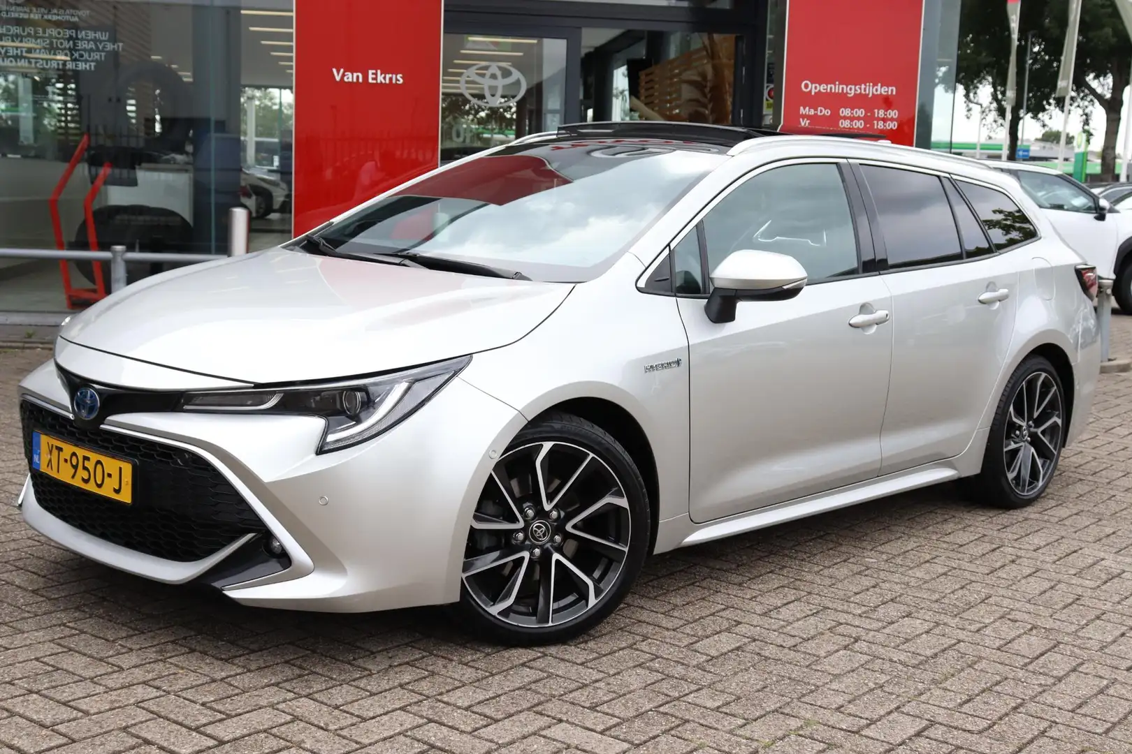 Toyota Corolla Touring Sports 2.0 Hybrid Premium, Panodak, Trekha Zilver - 2