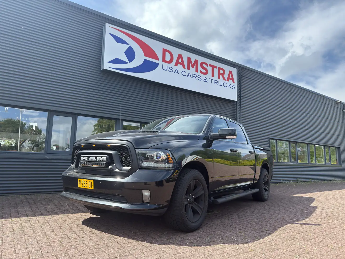 Dodge RAM 1500 5.7 V8 4x4 Crew Cab 5'7 Sport - 1