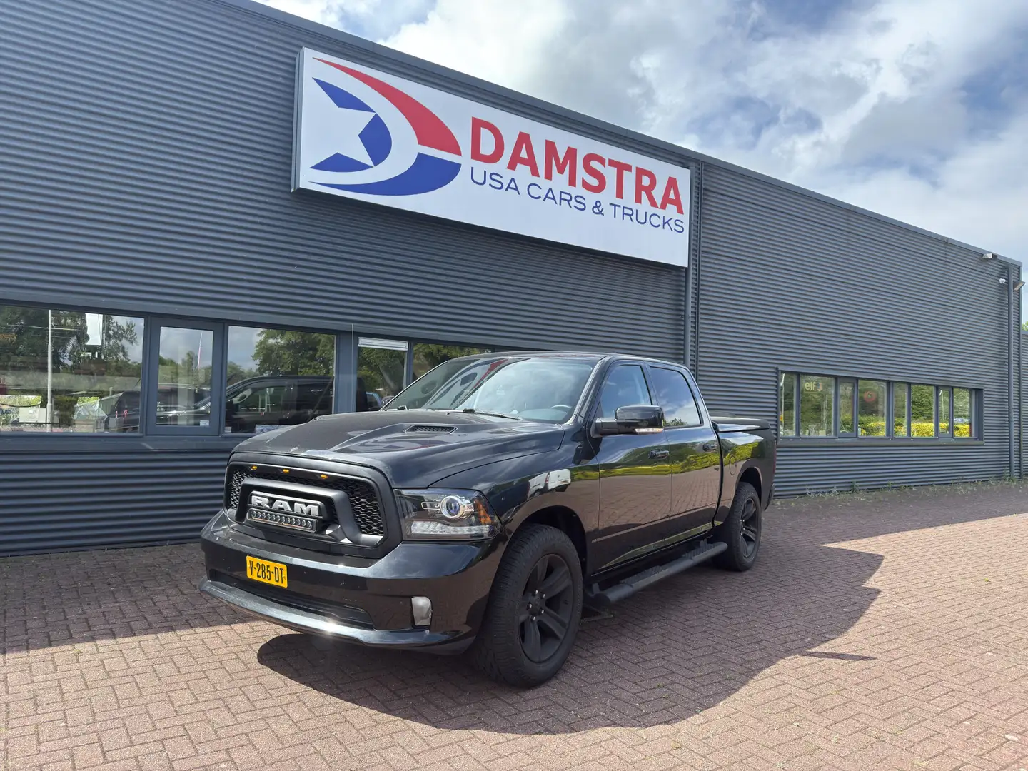 Dodge RAM 1500 5.7 V8 4x4 Crew Cab 5'7 Sport - 2