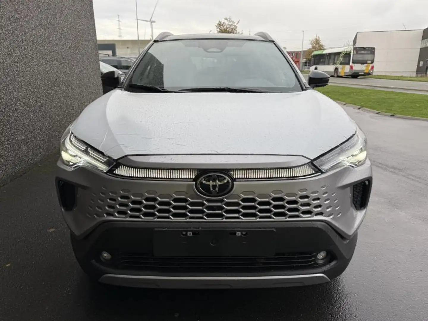 Toyota Corolla Cross 2.0 Hybrid 180pk Premium Silber - 2