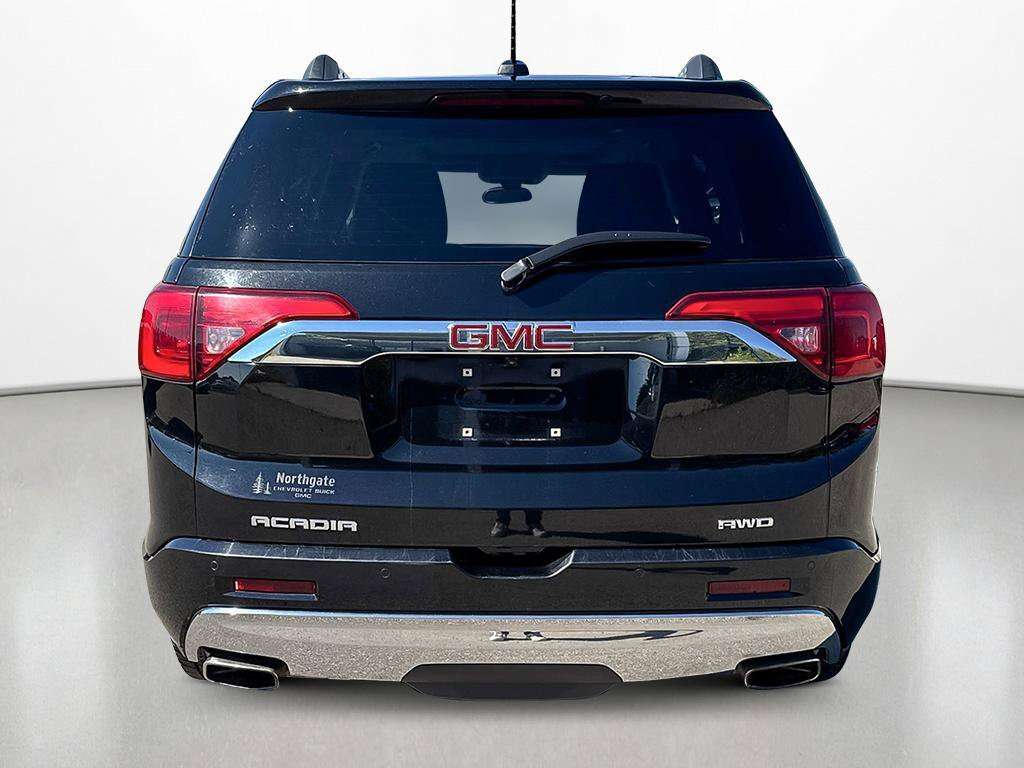 2018 GMC Acadia Denali | HEATED & COOLED SEATS | PANO-ROOF | NAVI — снимка 5