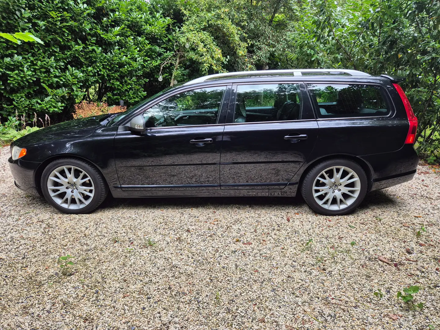 Volvo V70 V70 2.0T R-Edition Zwart - 1