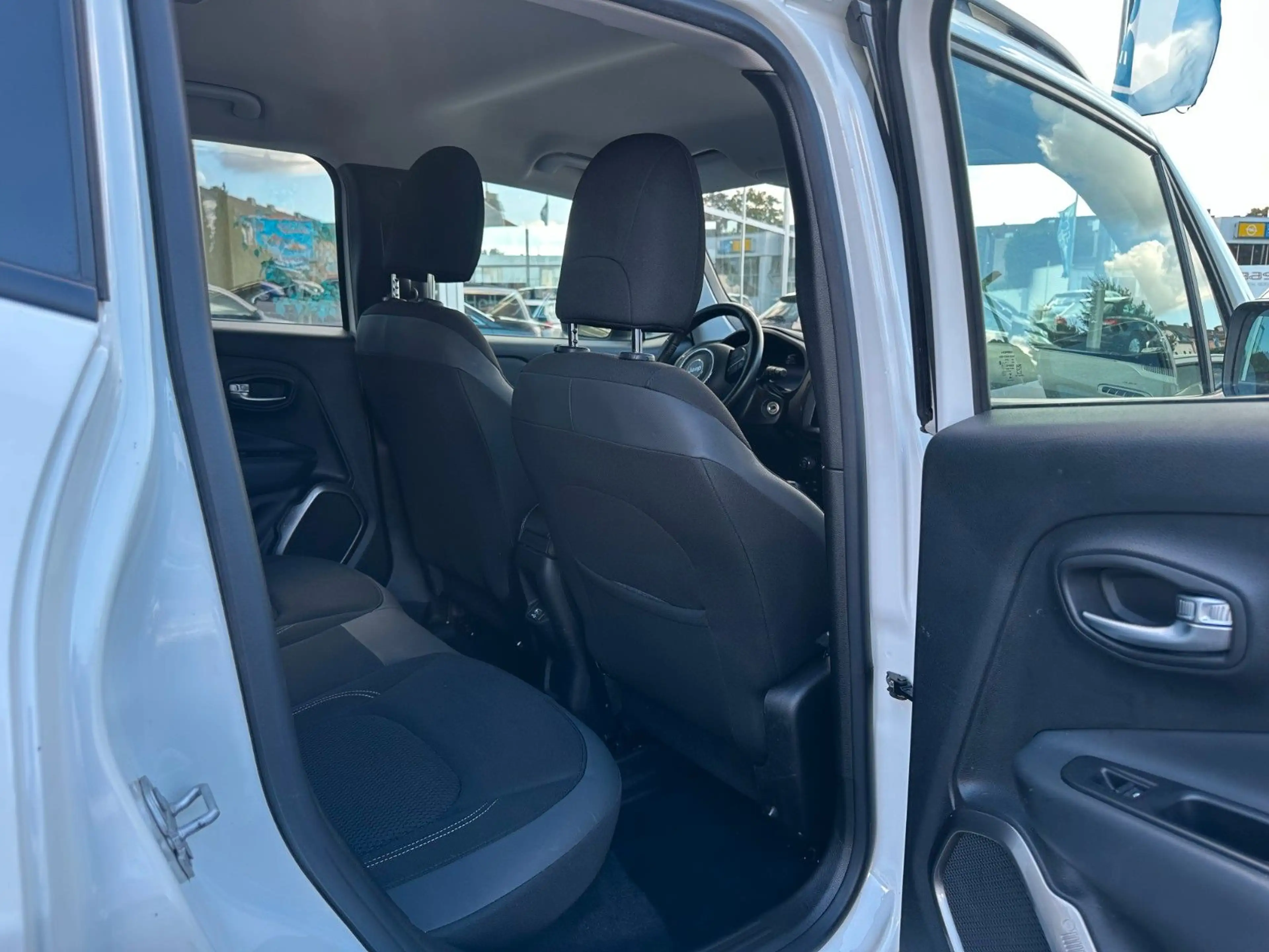 Jeep Renegade Limited FWD — photo 6