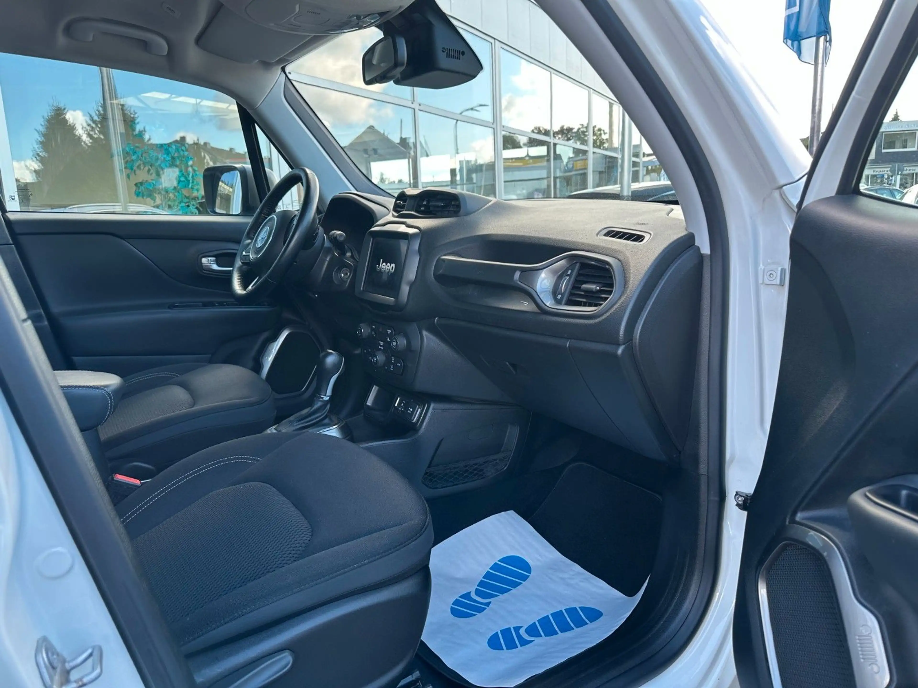 Jeep Renegade Limited FWD — photo 5