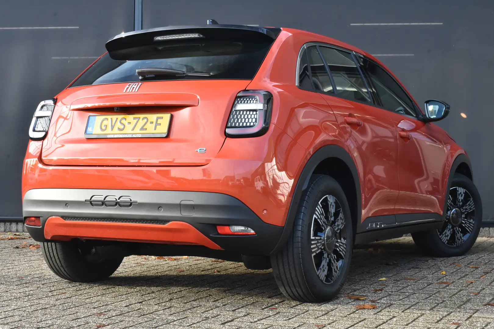 Fiat 600e Urban 54 kWh 156pk | Navigatie by App | Keyless-En Narancs - 2