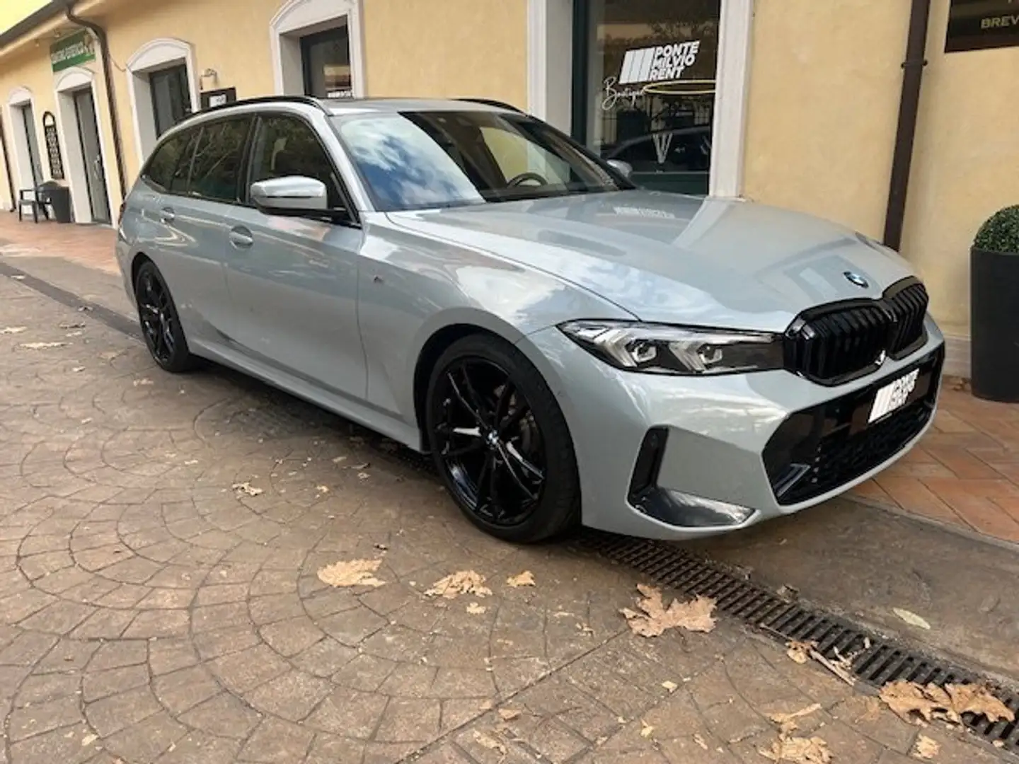 BMW 320 Serie 3 G21 320d Touring mhev 48V MSport auto Grigio - 1