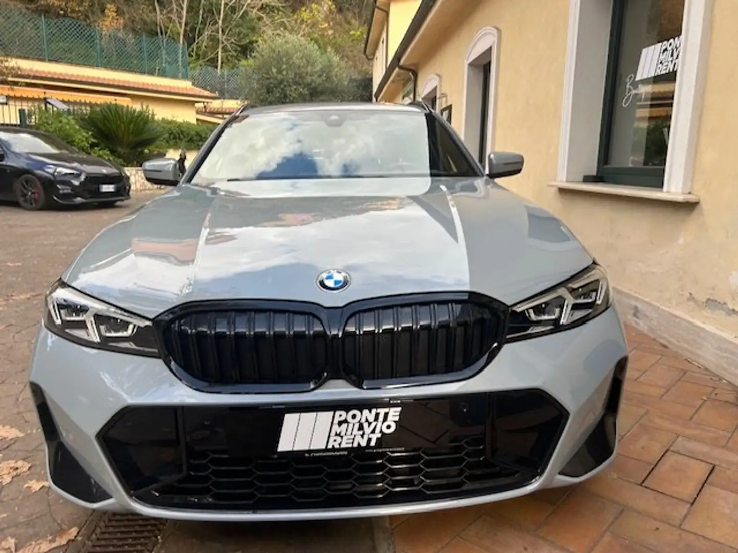 BMW 320 Serie 3 G21 320d Touring mhev 48V MSport auto Grigio - 2