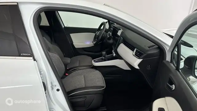 Renault Clio view 15