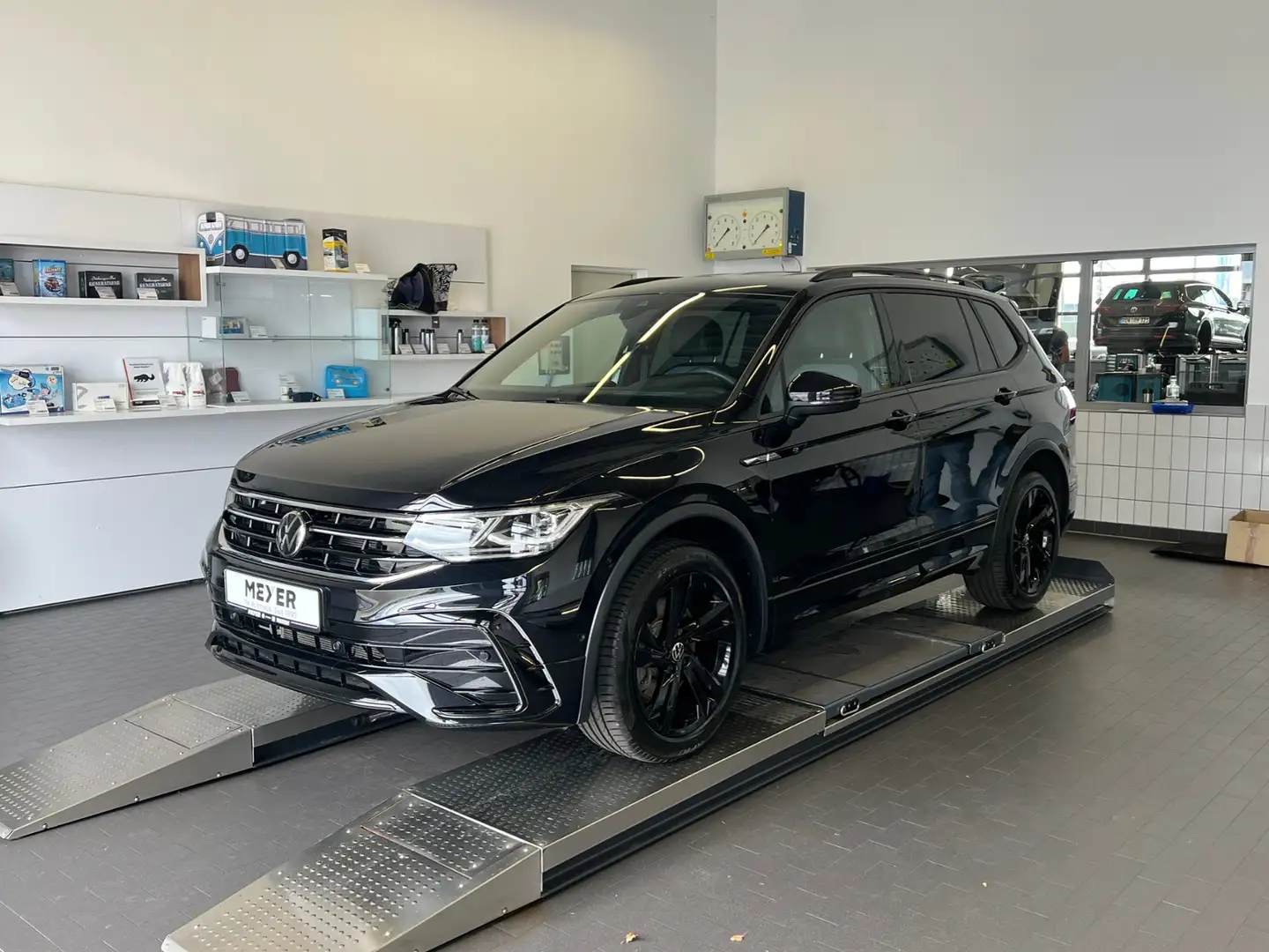 Volkswagen Tiguan Allspace R-Line 2.0 TDI DSG 4Motion *AHK, BlackStyle, IQ.L Schwarz - 2