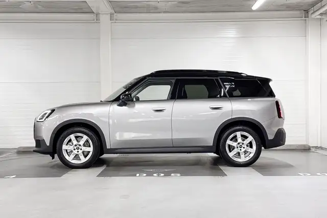 Mini Countryman view 2
