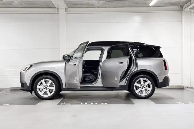 Mini Countryman view 3