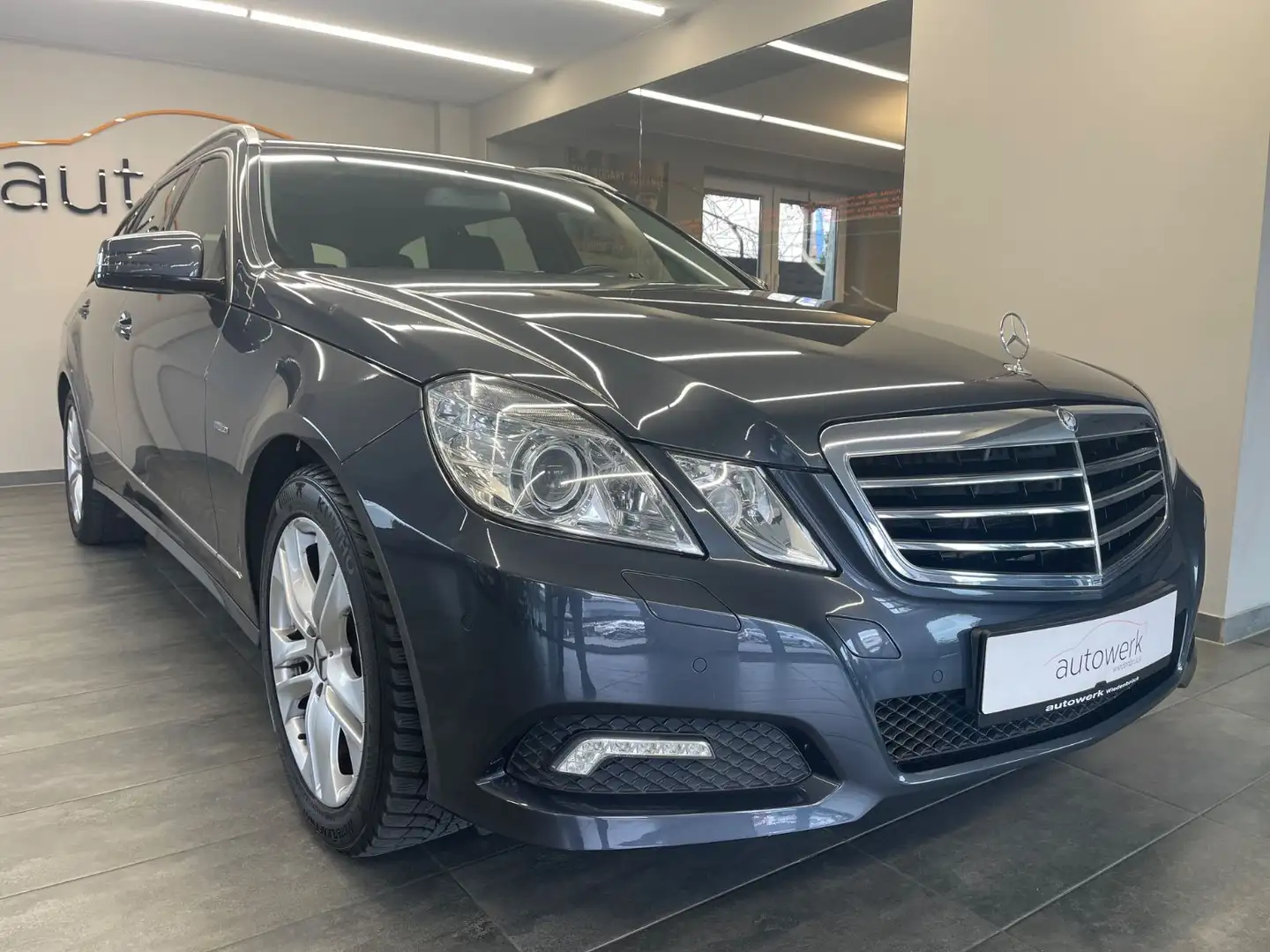 Mercedes-Benz E 350 T-Modell CGI BlEff*AUT./AHK/Navi/Leder/TOP Gris - 1