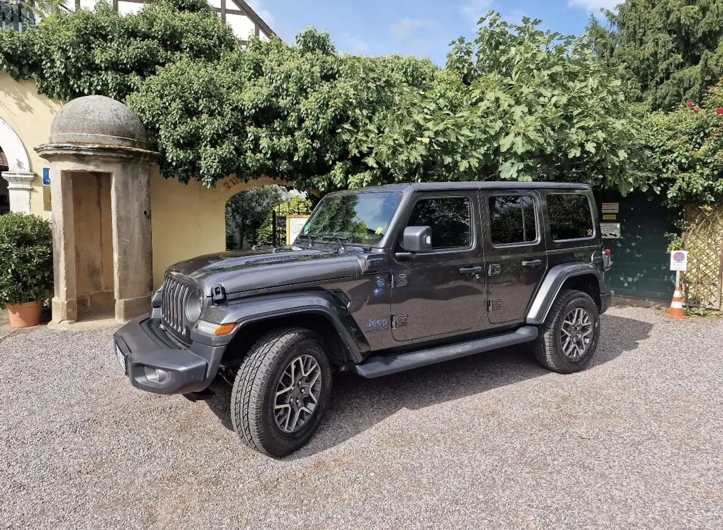 Jeep Wrangler Plug-In Hybrid 80th Anniversary 4xe Grau - 1