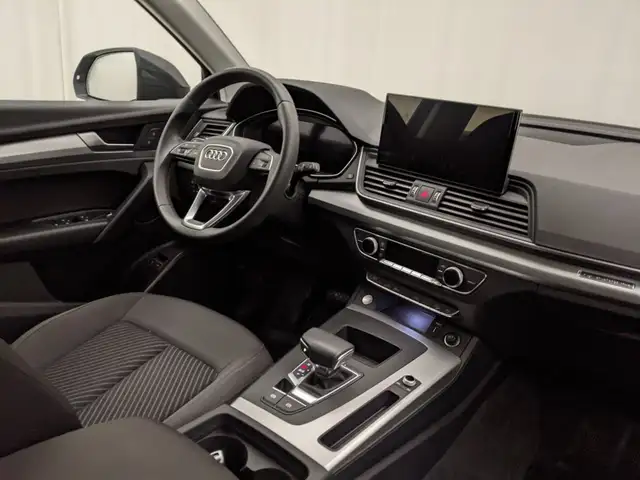 Audi Q5 view 6