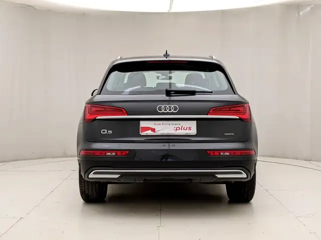 Audi Q5 view 5