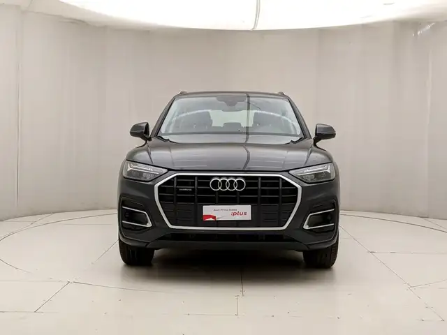Audi Q5 view 2