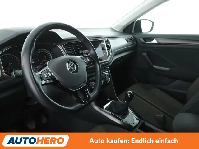 Volkswagen T-Roc view 11