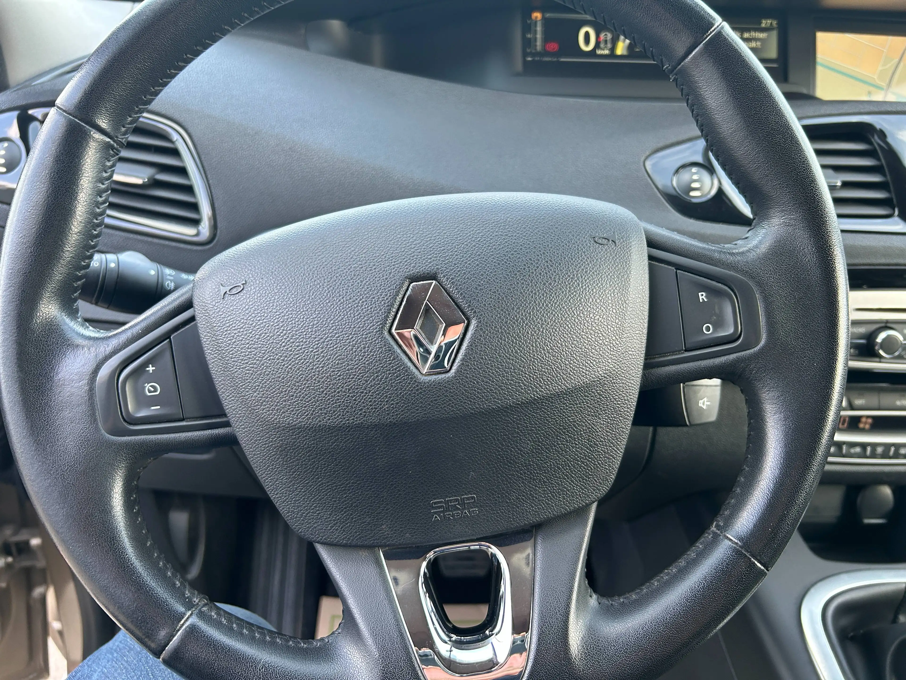 Renault Scenic — photo 15