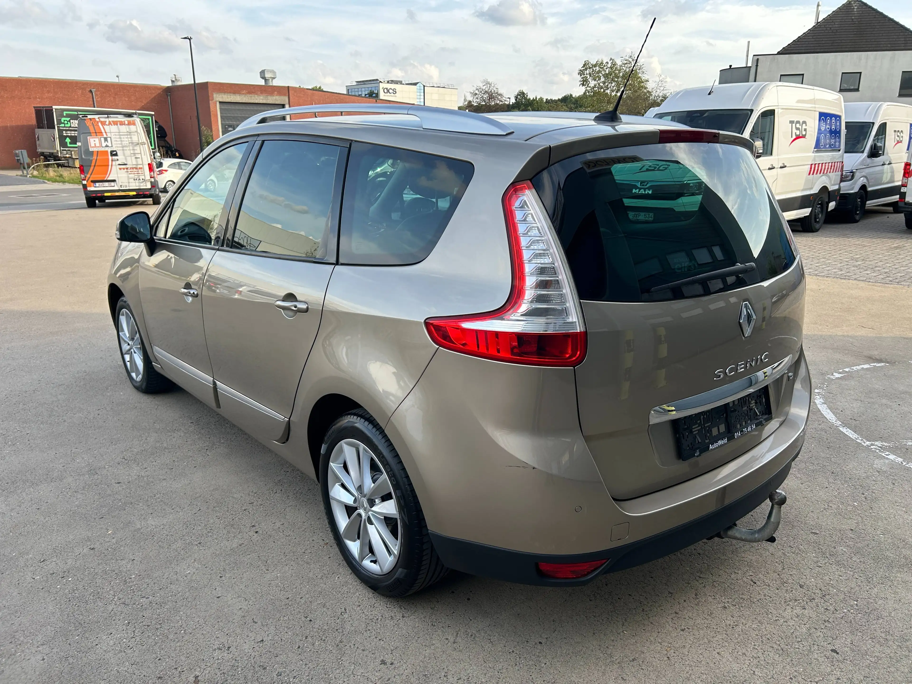 Renault Scenic — photo 4
