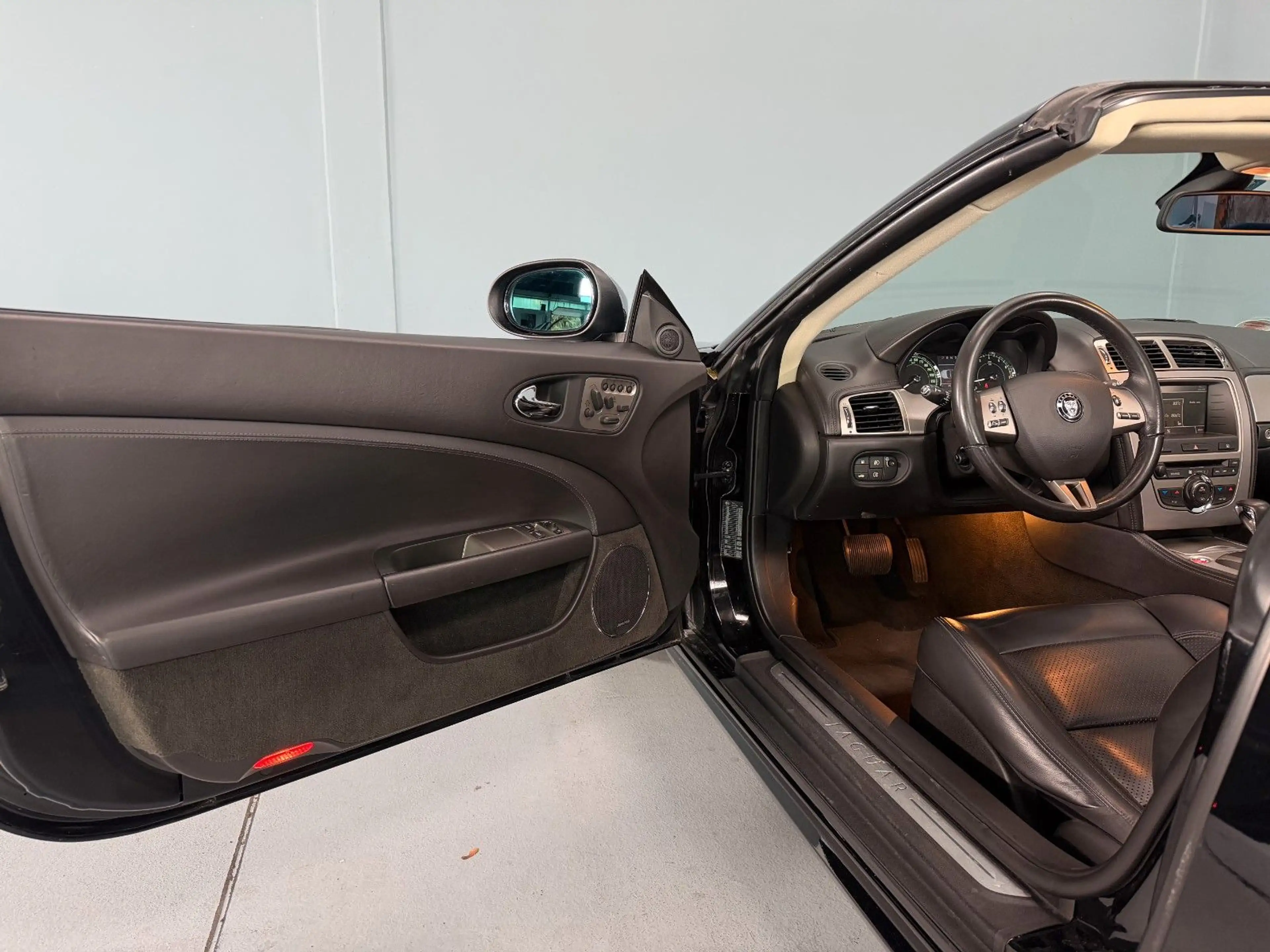 Jaguar XK Coupe / Cabriolet 4.2 Cabrio — photo 12