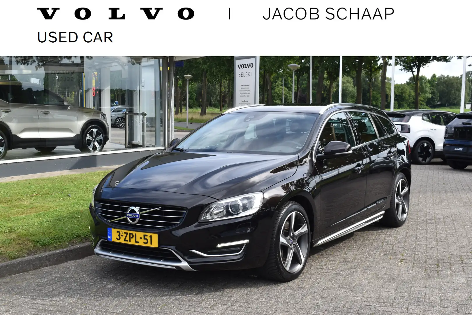 Volvo V60 2.4 D6 AWD Plug-In Hybrid Summum | Sportstoelen | Zwart - 1