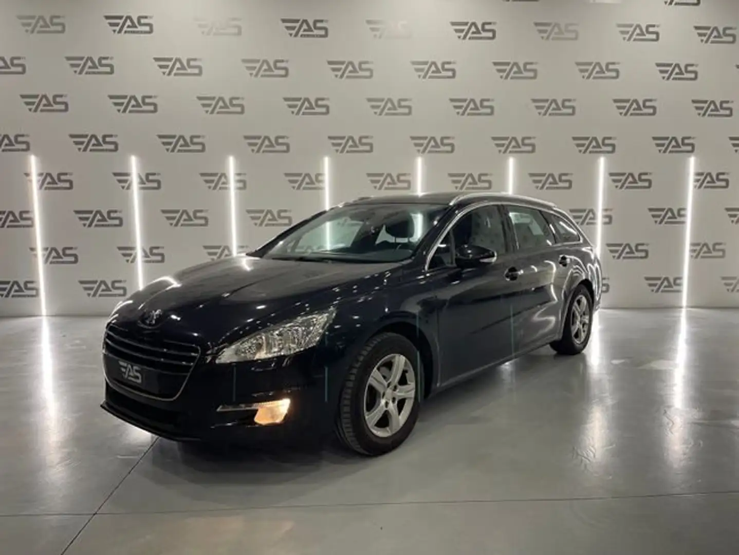 Peugeot 508 SW1.6HDI Access 115 Noir - 1