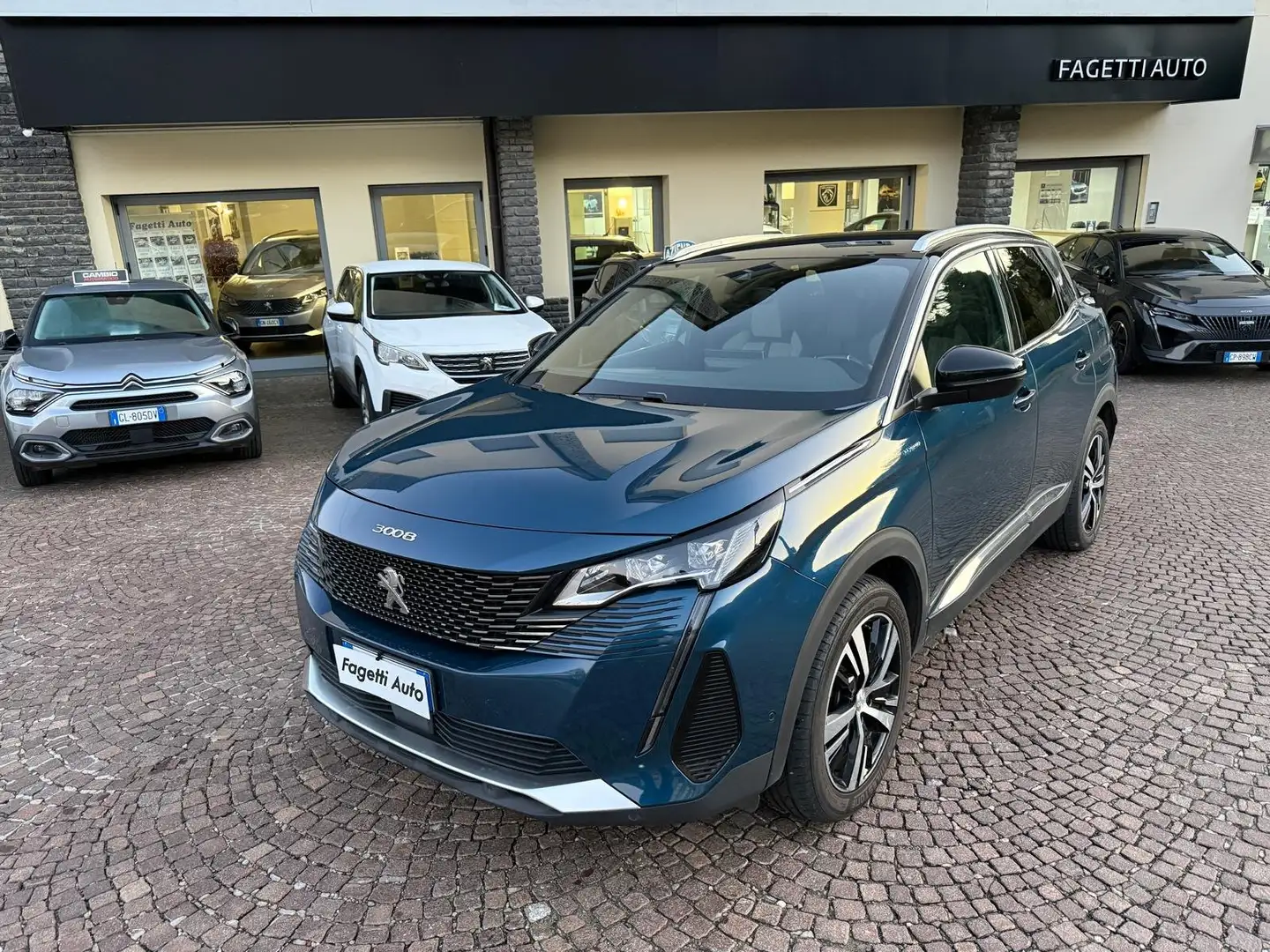 Peugeot 3008 1.6 HYBRID 225CV E-EAT8 GT Blau - 1