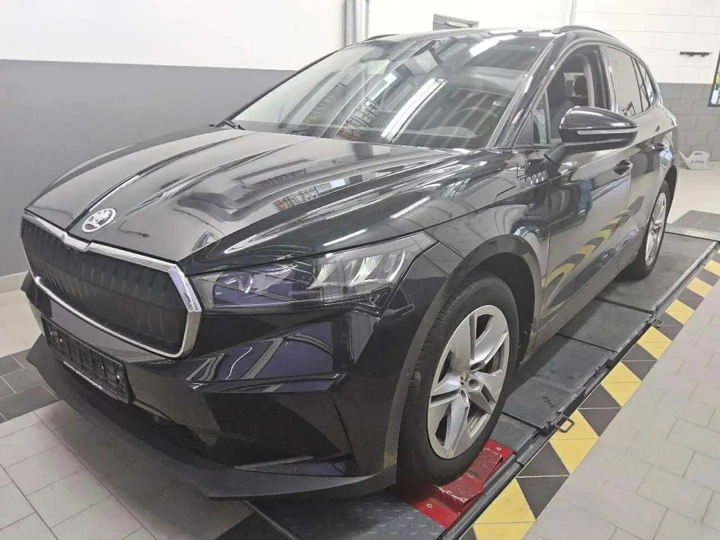 Skoda Enyaq 60 Loft 8 Pakete inkl Seitenairbag hinten Noir - 1