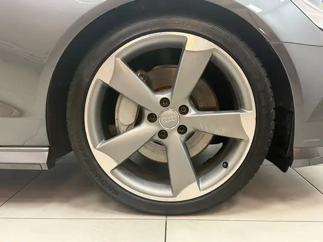 Audi A6 Avant view 8