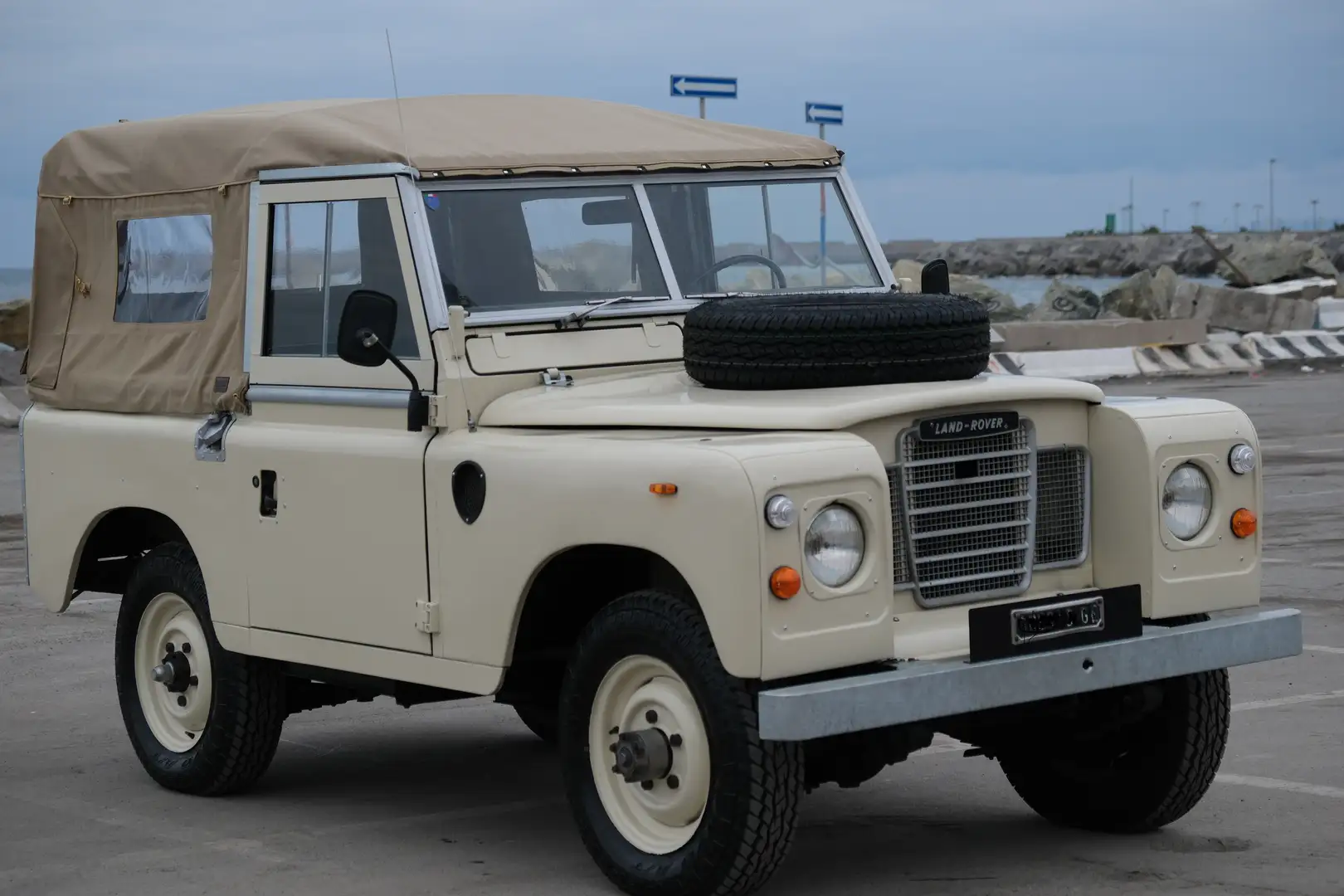 Land Rover Series 88 Diesel TARGA NERA ASI 1975 OVERDRIVE Beige - 1