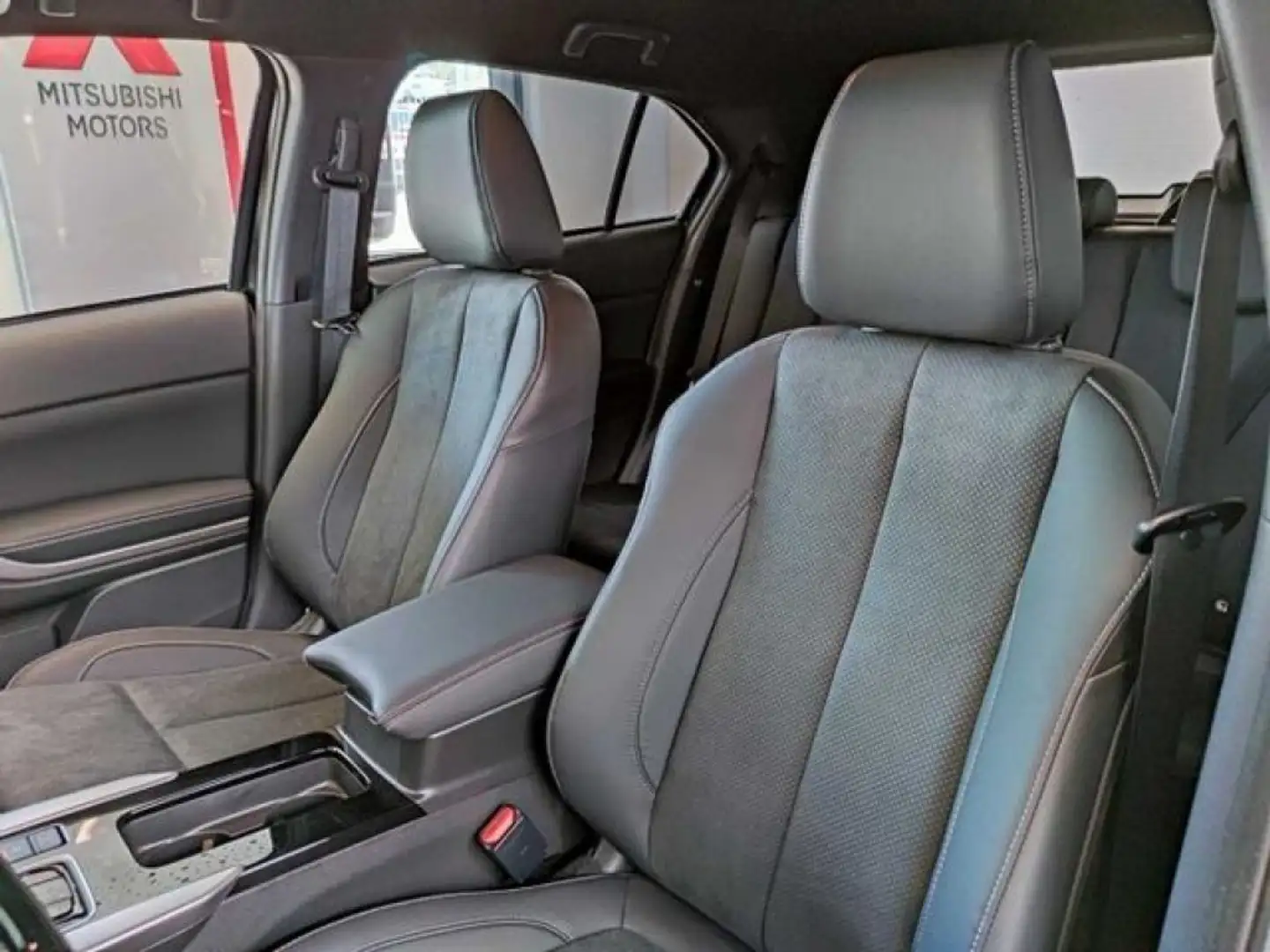 Mitsubishi Eclipse Cross 2.4 Plug-in Hybrid 4WD Plus Albastru - 2