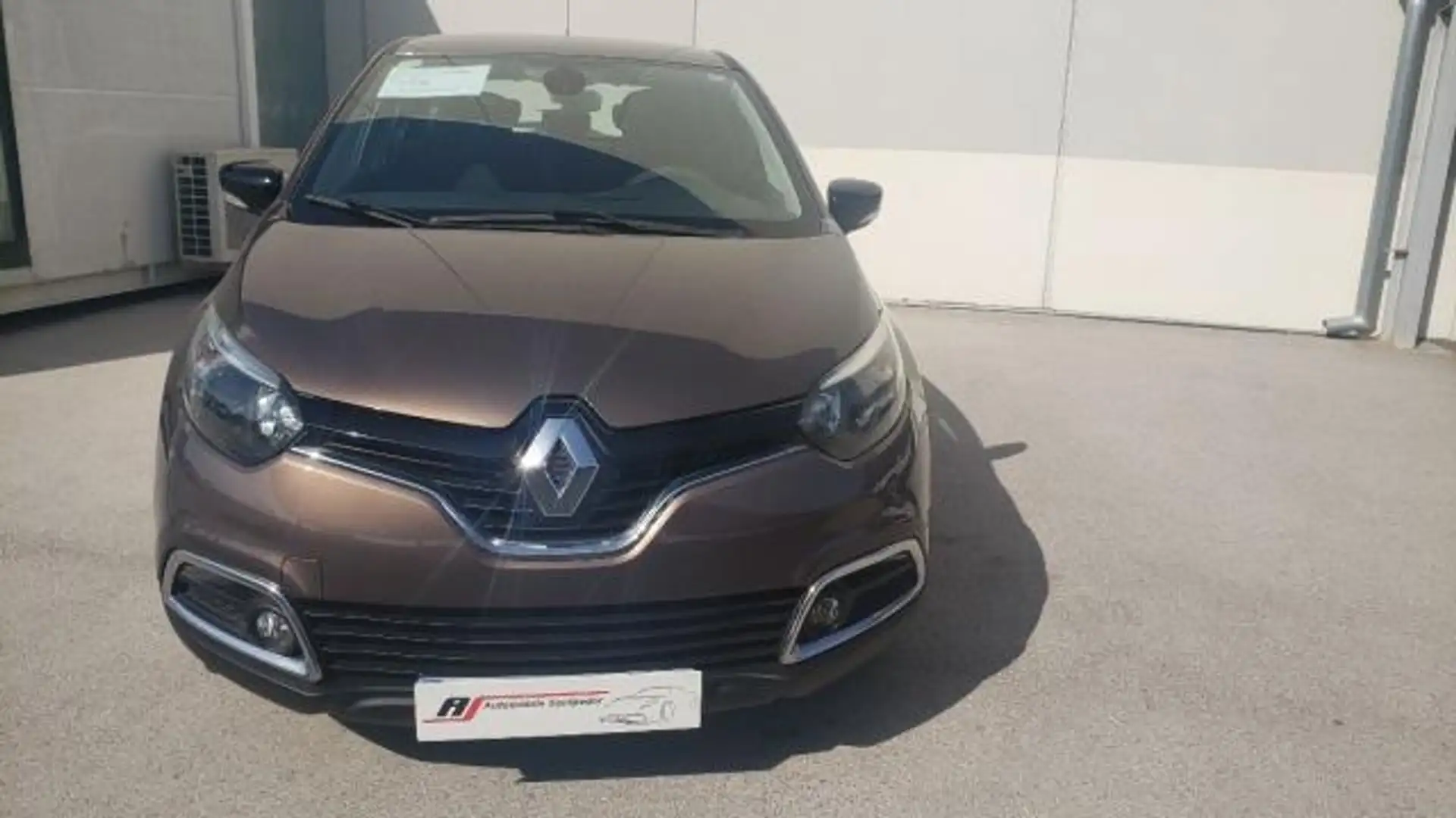 Renault Captur 1.5 Dci Energy Marrón - 2
