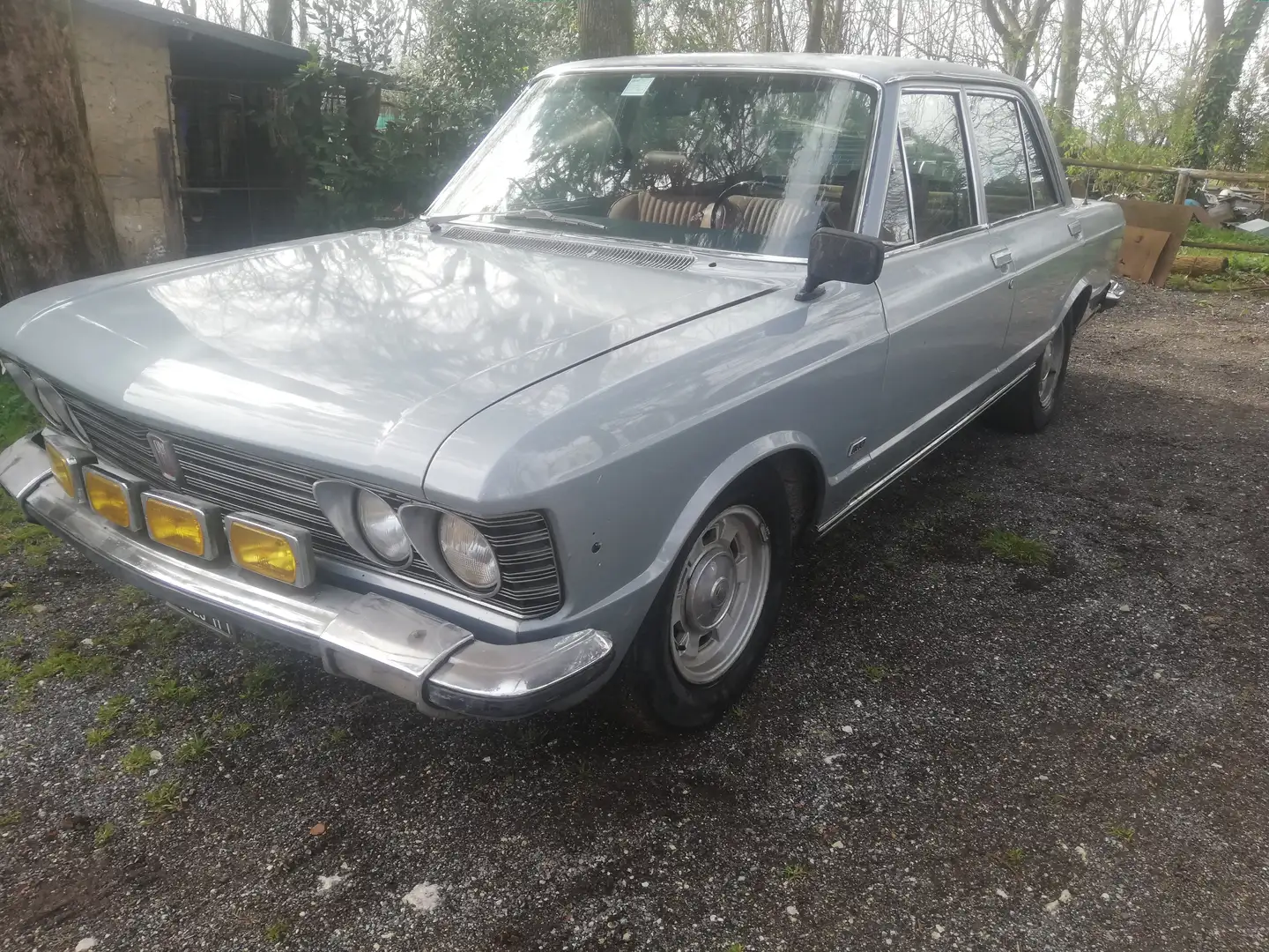 Fiat 130 2.8 v6 Gris - 2