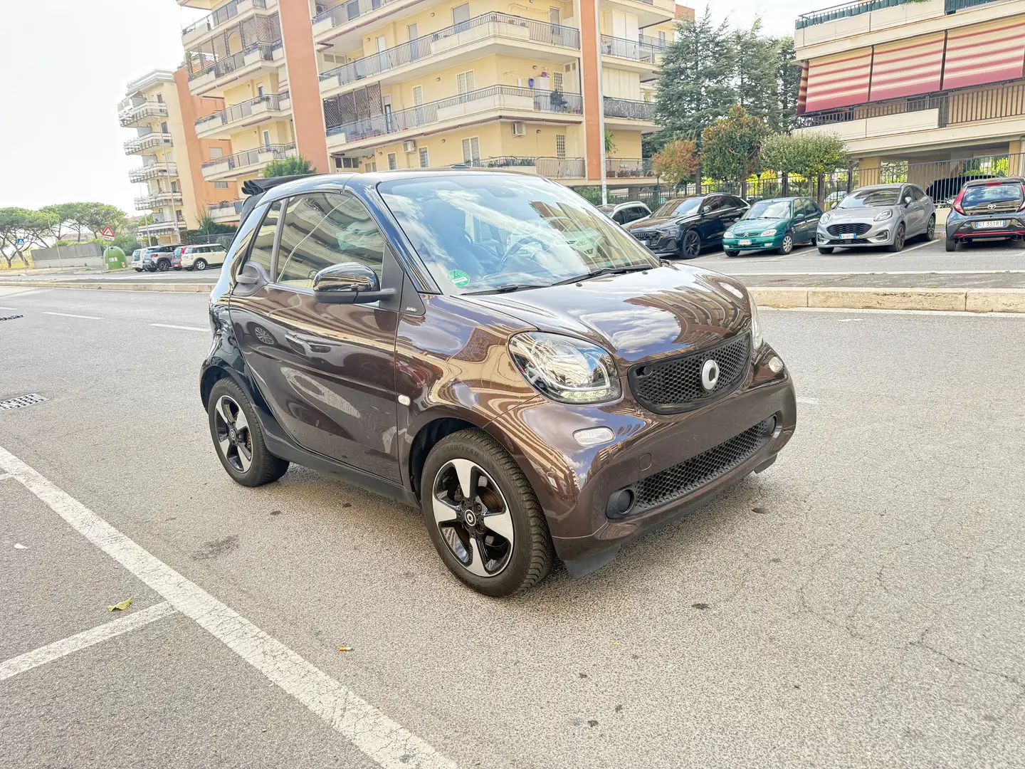 smart forTwo CABRIO PERFECT 71 CV LED PDC BLUETOOTH CERCHI 16 Marrone - 2