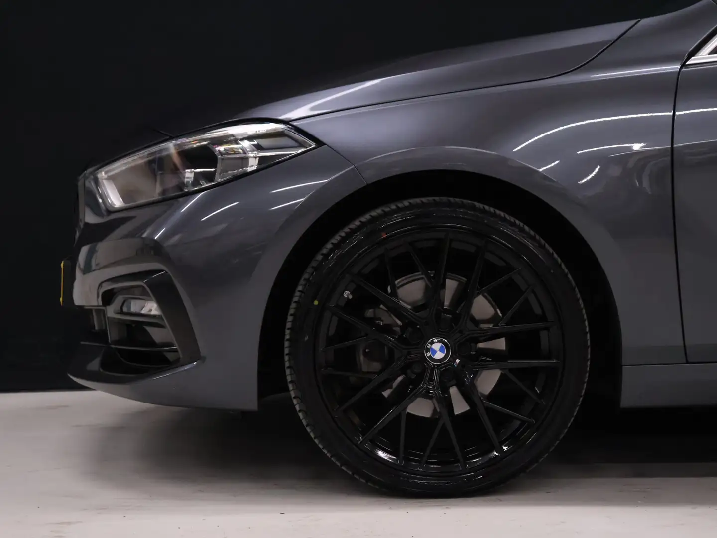 BMW 118 1-serie 118i M-Sport [M STUUR, APPLE CARPLAY, ANDR Gris - 2